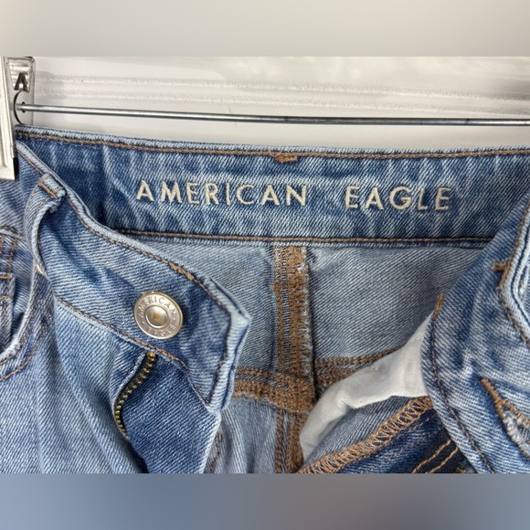 American Eagle women’s mom denim jeans. Size 0 Short - Picture 4 of 6
